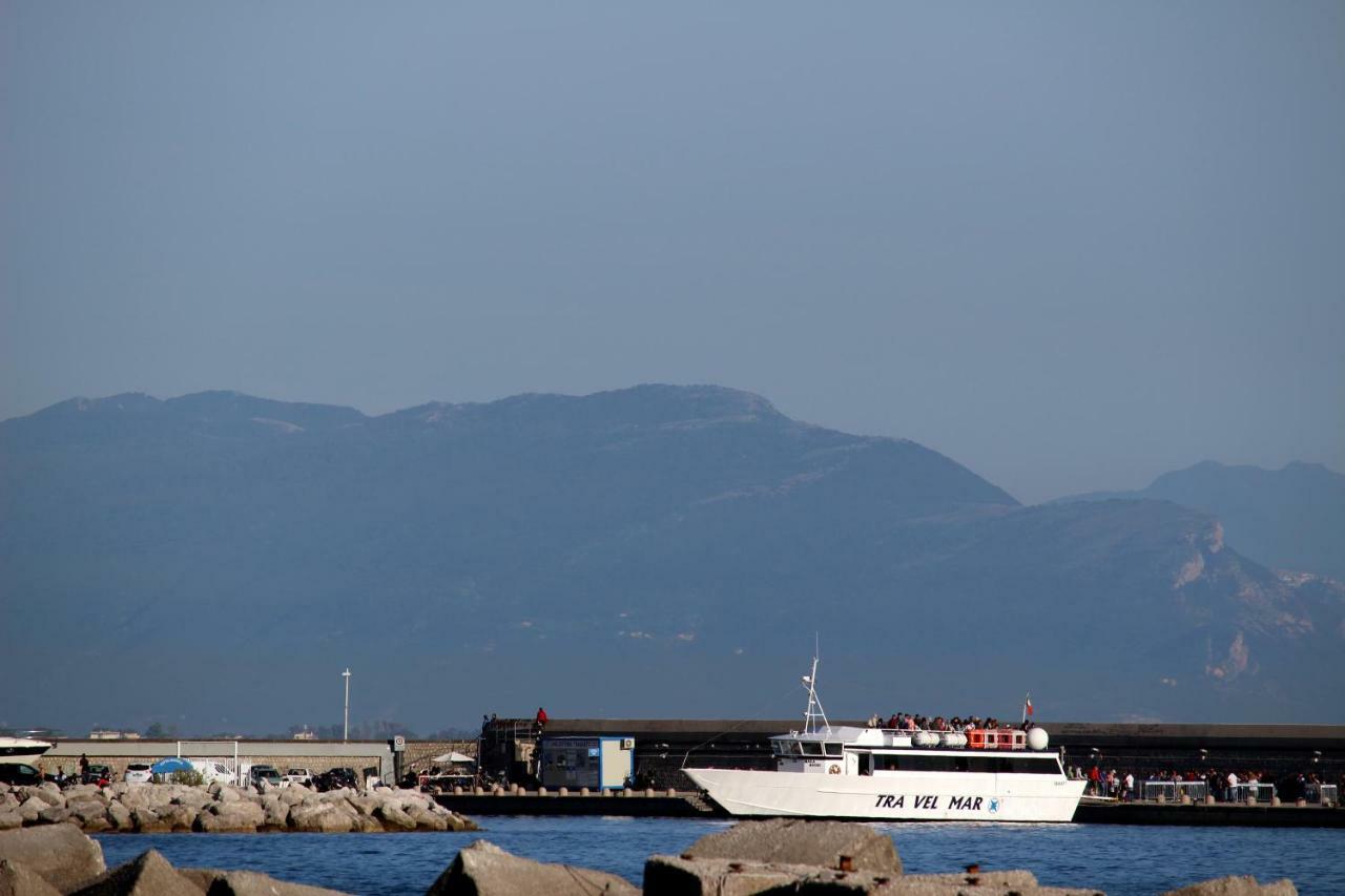B&B Lili Σαλέρνο Εξωτερικό φωτογραφία